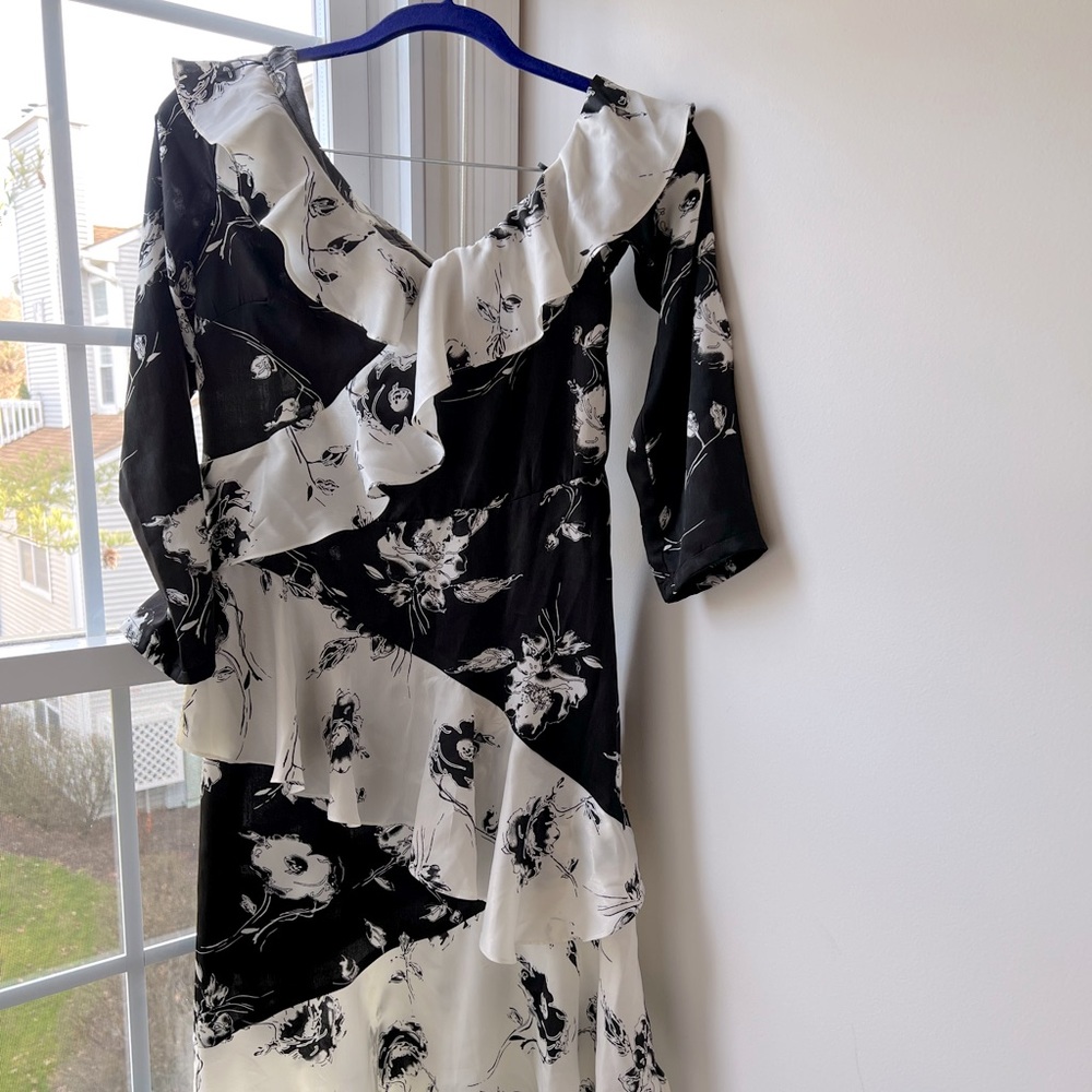 Delfi Collective Black & white V-neck ruffled dress with flowers